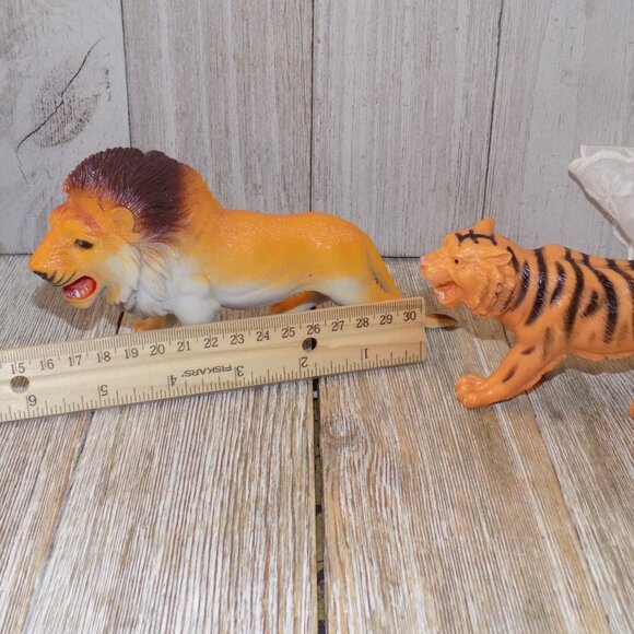 Lion and Tiger Plastic Toys, Preschooler Toys,  Cake Topper - Picture 4 of 9